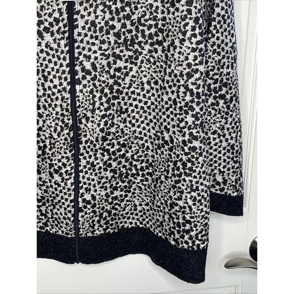 Chico's Women's Travelers Full Zip Jacket Sz 2/L Blk Animal Crinkle Lightweight - Picture 3 of 12